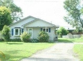 4705 Siebert Rd, Waterford, MI 48328