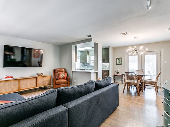 4th image of 307 CALUMET PL