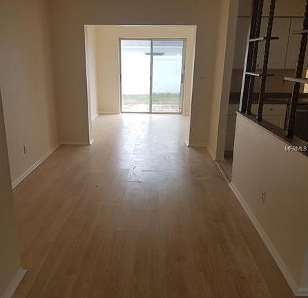 3rd image of 924 Leeward Way