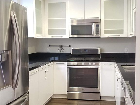 3rd image of 230 S Jackson St APT 203