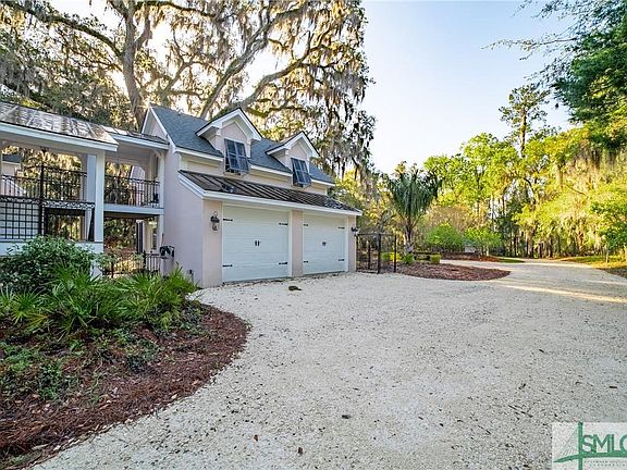 3rd image of 206 Bluff View Dr