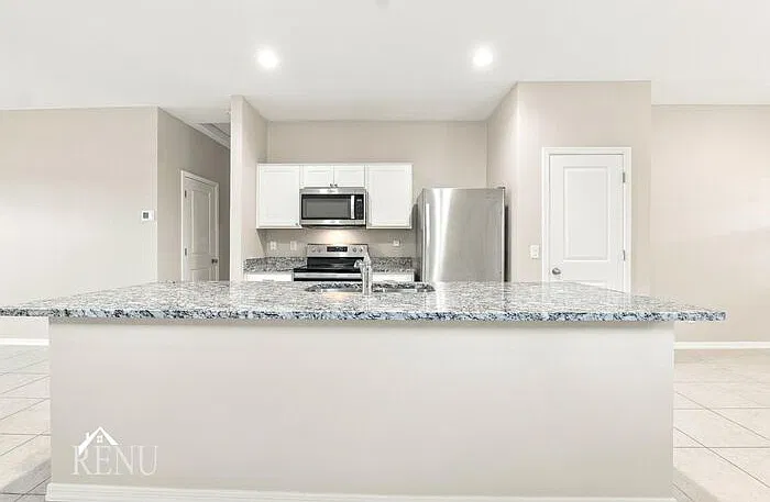 3 bed, 2.0 bath, 1402 sqft, $1,705 — Photo 3