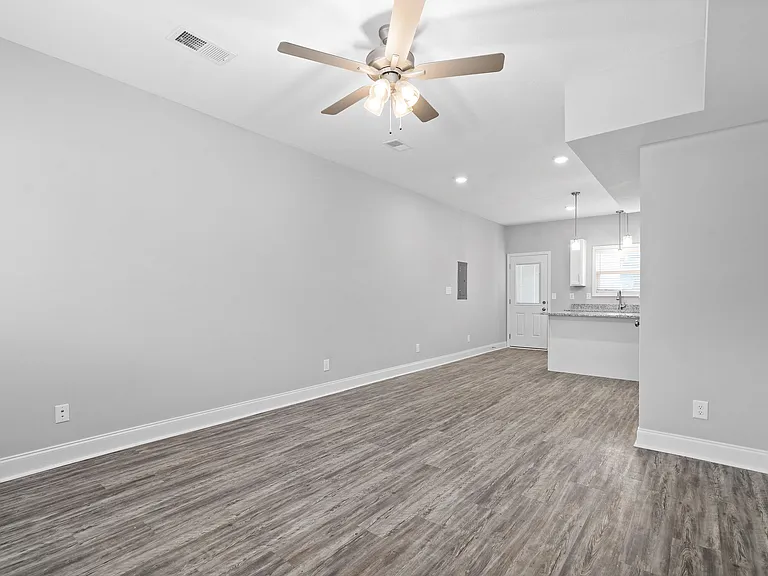 823 Professional Park Dr #I — Photo 2