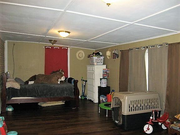 5th image of 111 Margaret Dr