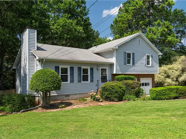 882 Cinderella Ct, Decatur, GA 30033