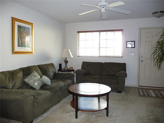 3rd image of 802 SE White Oak Ln