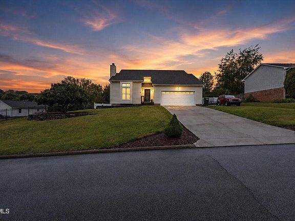 2nd image of 116 Lindsay Ln