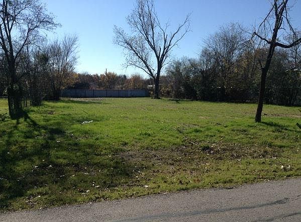 2nd image of 9910 Oakwood Dr