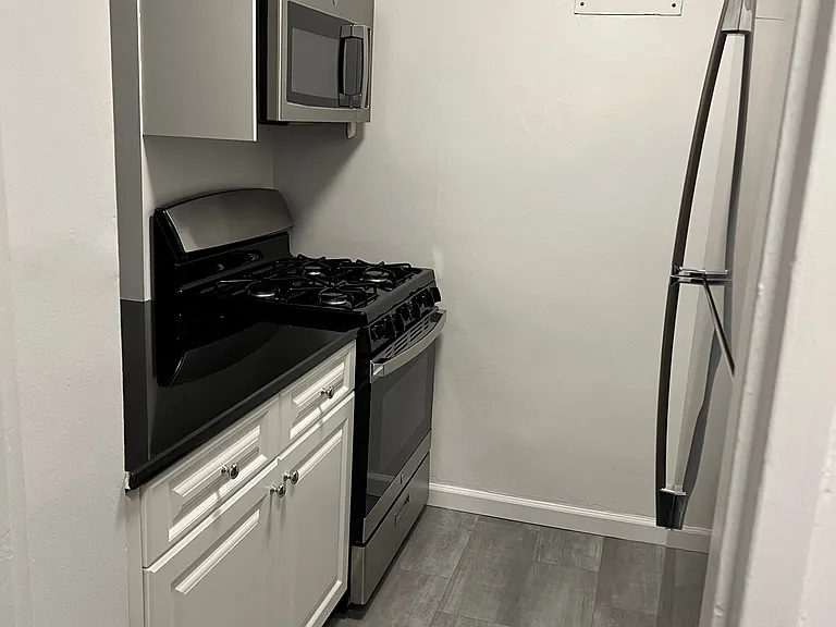 320 E 58th St #3B — Photo 3