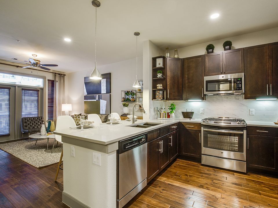 1st image of 525 Yale St #5083022