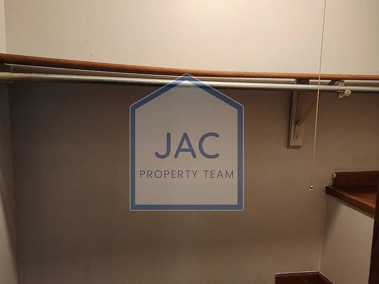 Suite B Closet