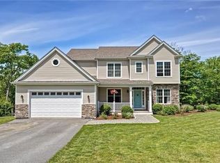 220 Teaberry Ln, Tiverton, RI 02878