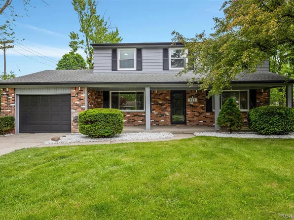 255 Okemah Rd, Waterford, MI 48328