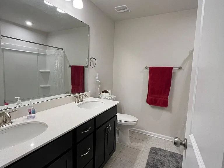 Guest Bathroom full bath w/ Double Vanity