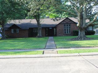 129 Begonia St, Lake Jackson, TX 77566