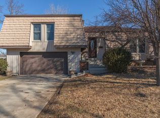 304 Hillside Ln, Bloomington, IL