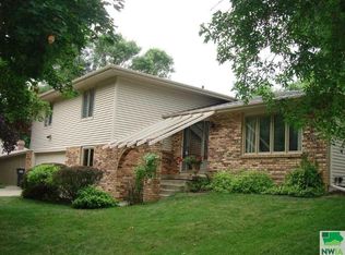 3029 Kensington Ct, Sioux City, IA 51104