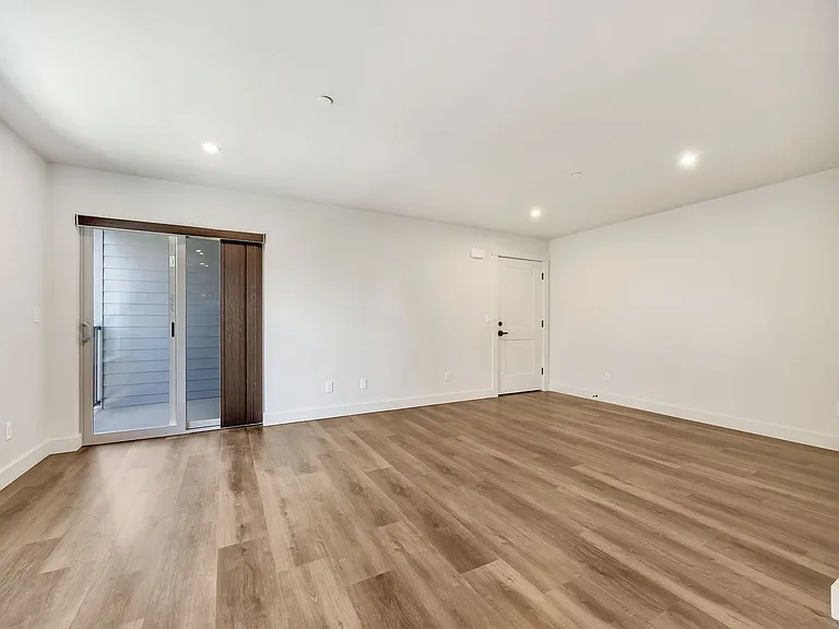 Jetty Stone Apartments — Photo 24