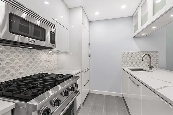 Rented by Sotheby's International Realty | media 18