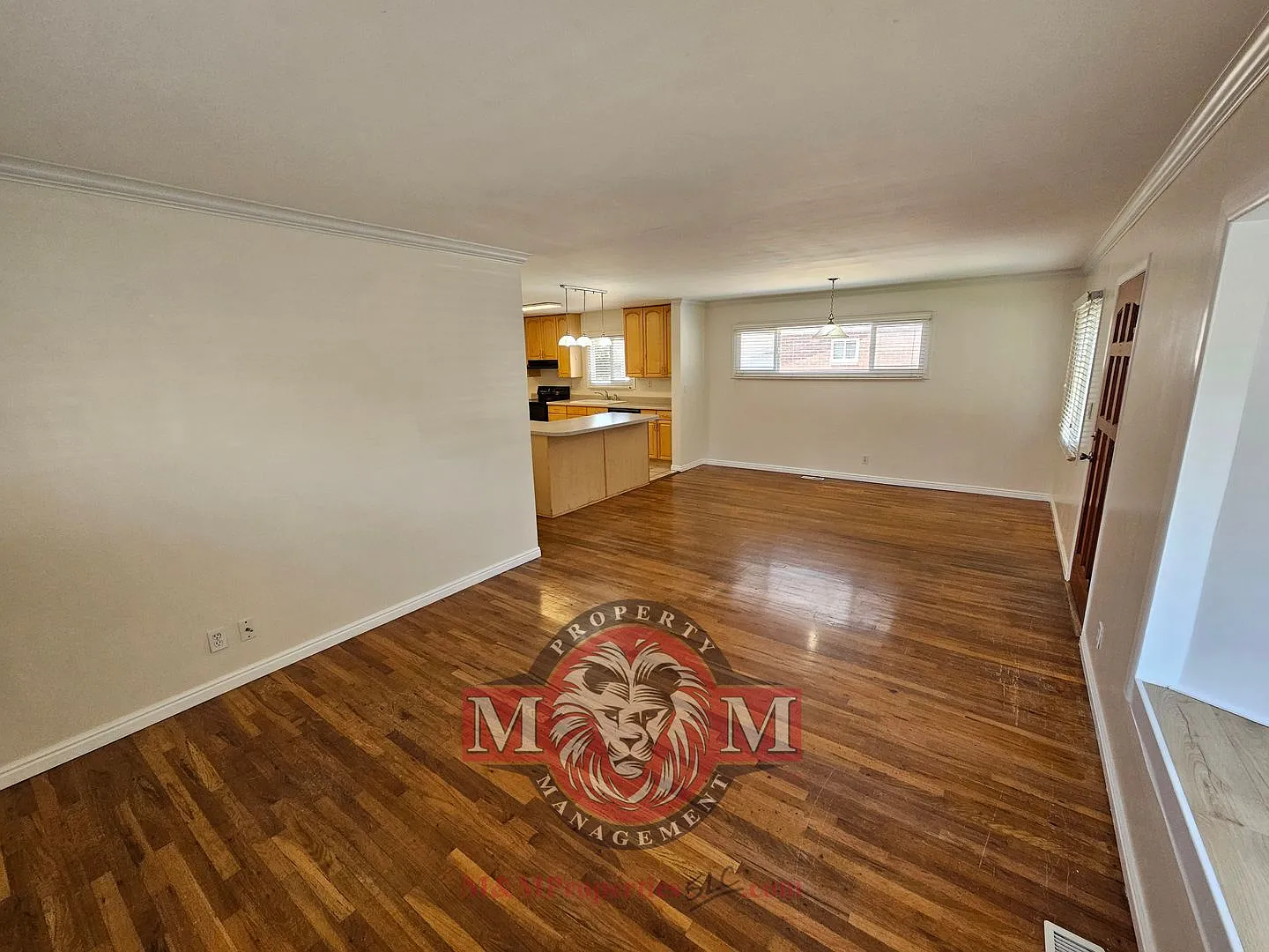 Great 4 Bd 2 Bath Home in Sandy — Photo 3