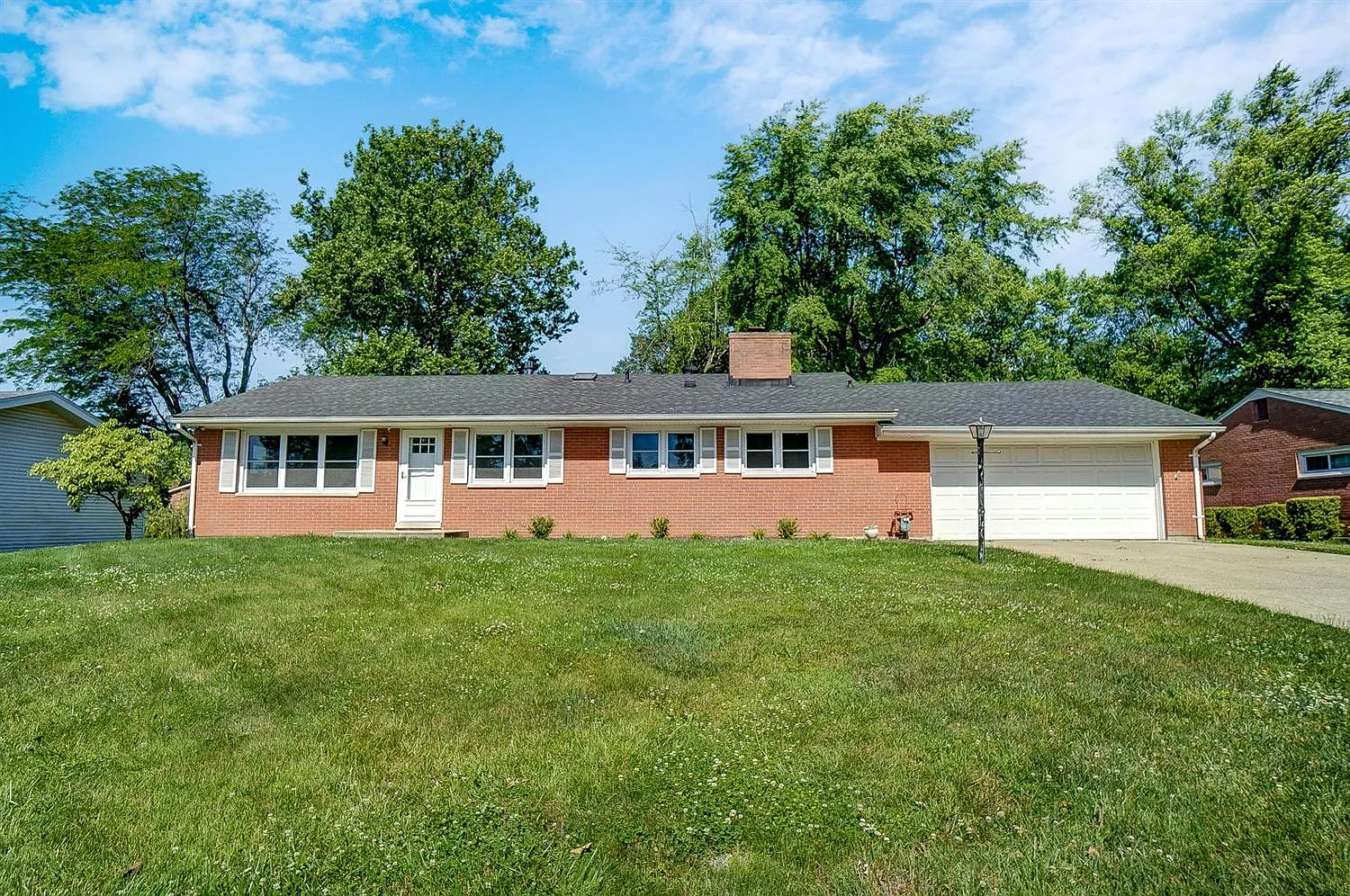 1608 Berwick Ln photo 1