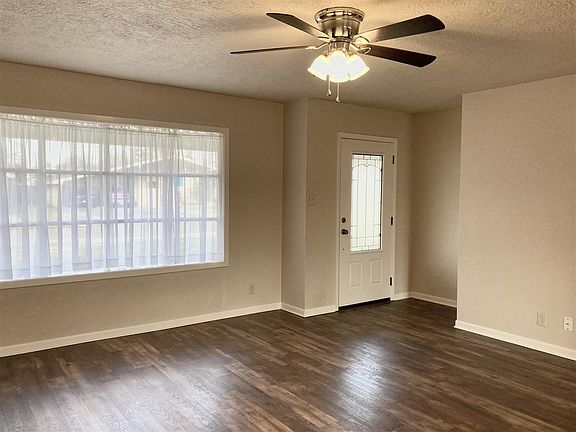 3rd image of 154 Berkshire Ln