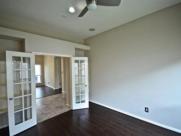 2727 Lake Villa Dr — Photo 7