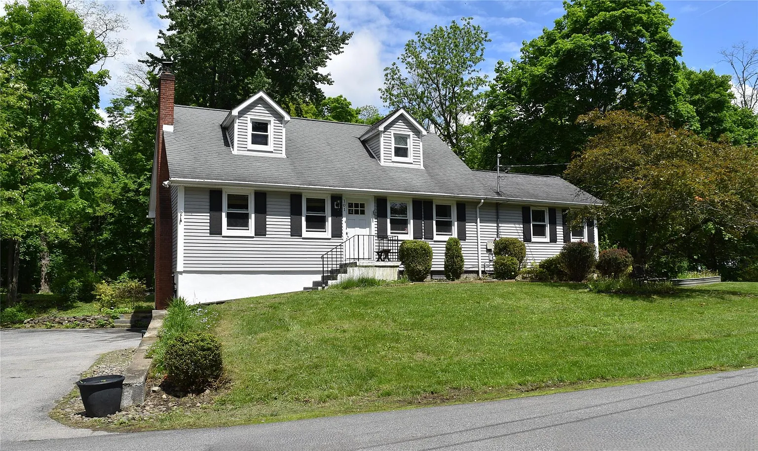 101 Sunrise Hill Road photo 1