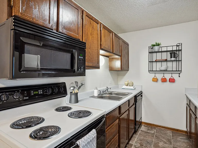 One Bedroom A - 1 Bed / 1 Bath - 700 Sq.Ft.