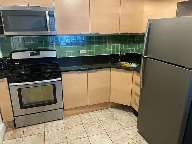 Kitchen - 4922 N Kedzie Ave #1E