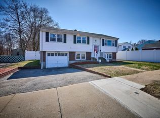 46 Lynn St, Peabody, MA 01960
