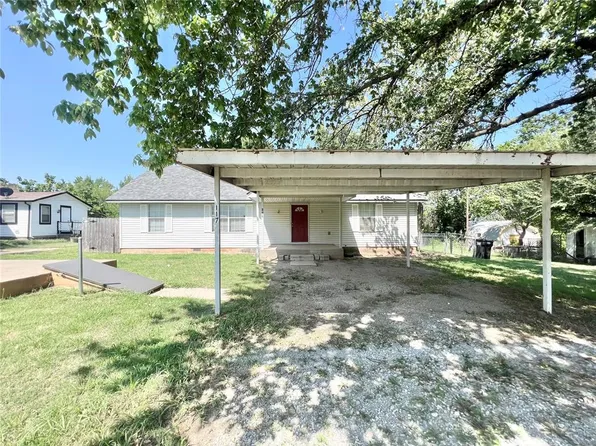 117 S 10th St, McLoud, OK 74851