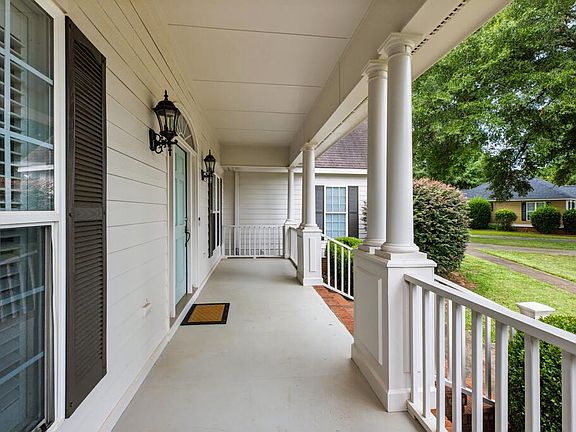 4th image of 217 Fairway Cir