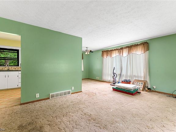 4th image of 8111 Barnes Rd