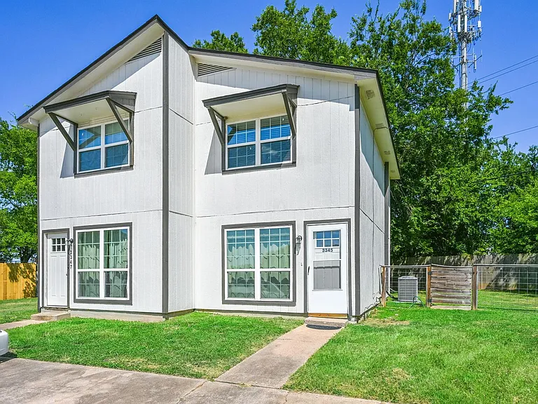 3345 Lodgepole Cir — Photo 2