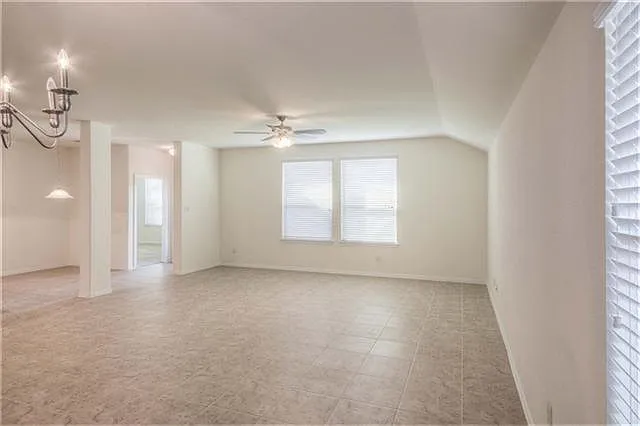 3 bed, 2.0 bath, 1846 sqft, $2,150 — Photo 3