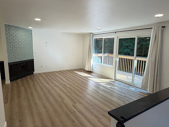 3rd image of 17008 NE 2nd Pl
