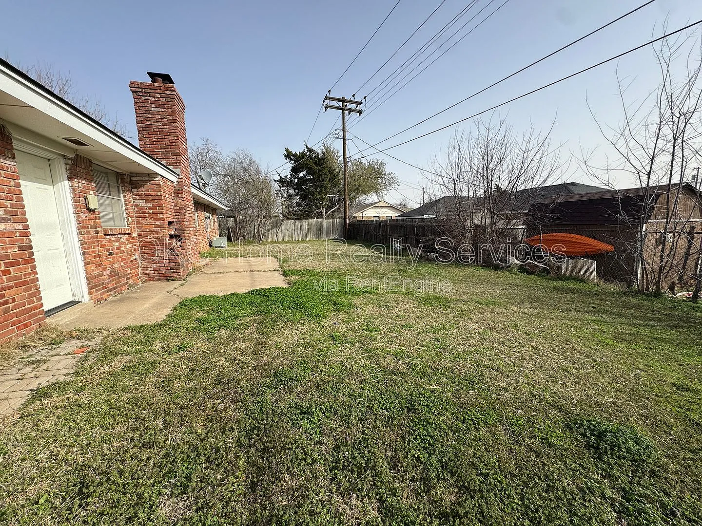 2 bed, 1.5 bath, 1046 sqft, $1,200 — Photo 2