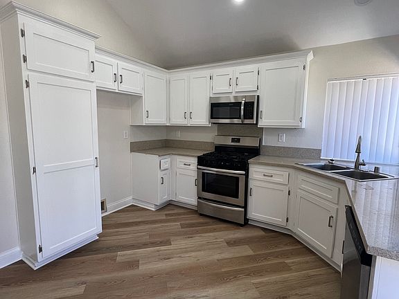 3rd image of 737 Ashbrook Dr