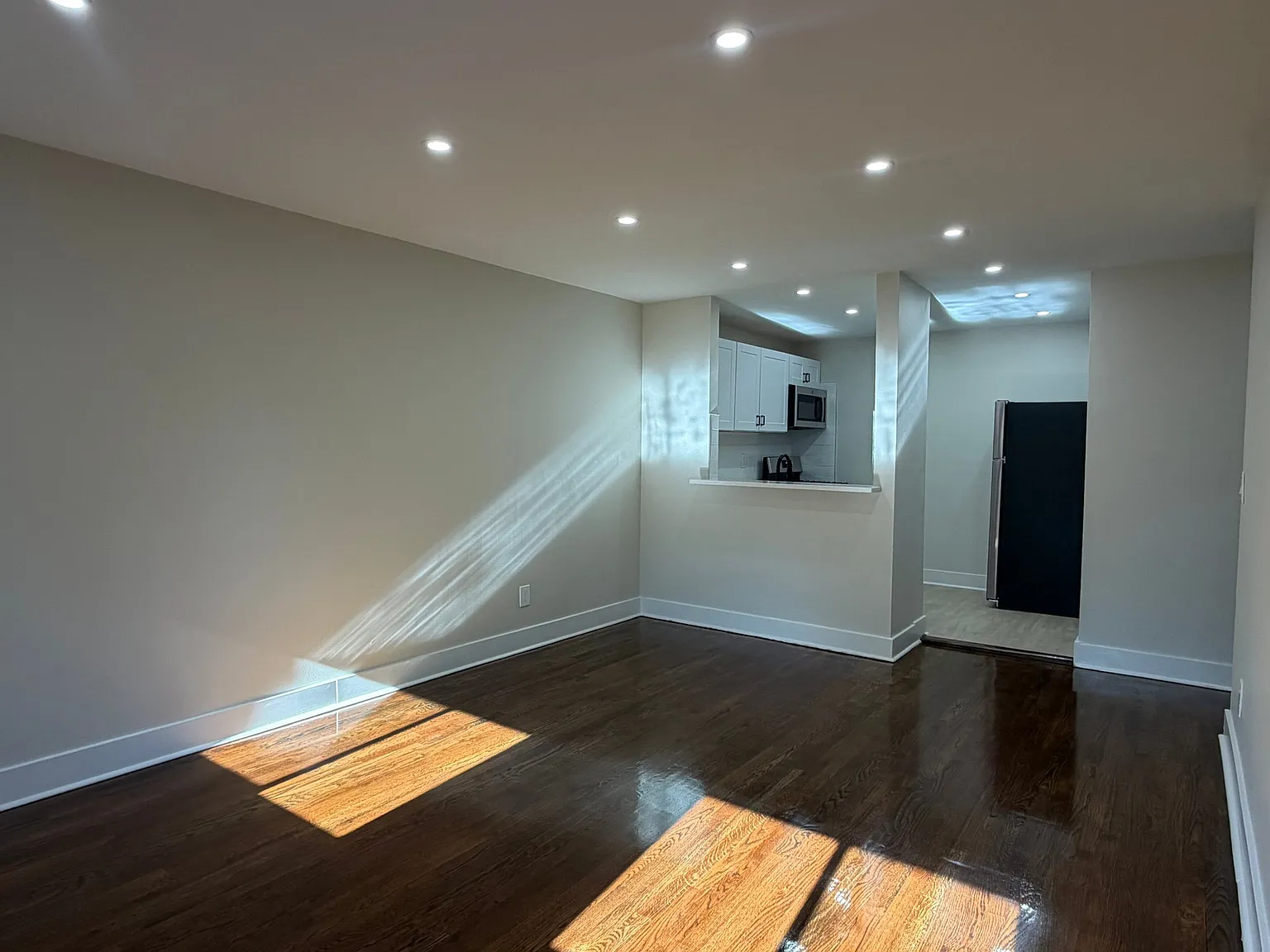 475 Park Ave — Photo 2