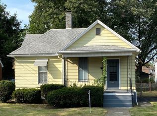 943 W Macarthur Ave, Bloomington, IL