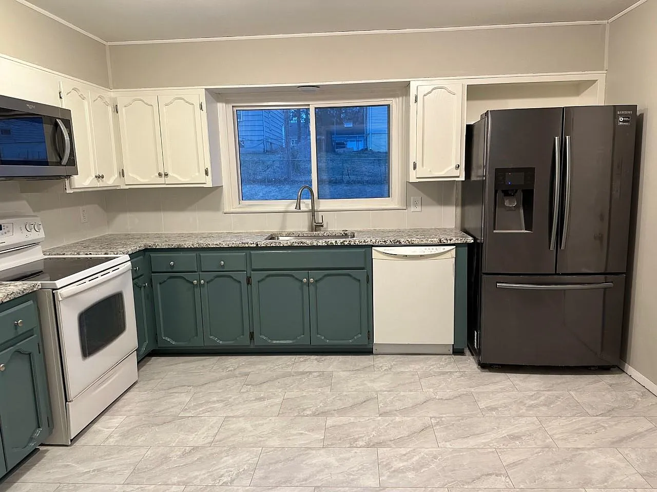 5400 N Highland Ave — Photo 4