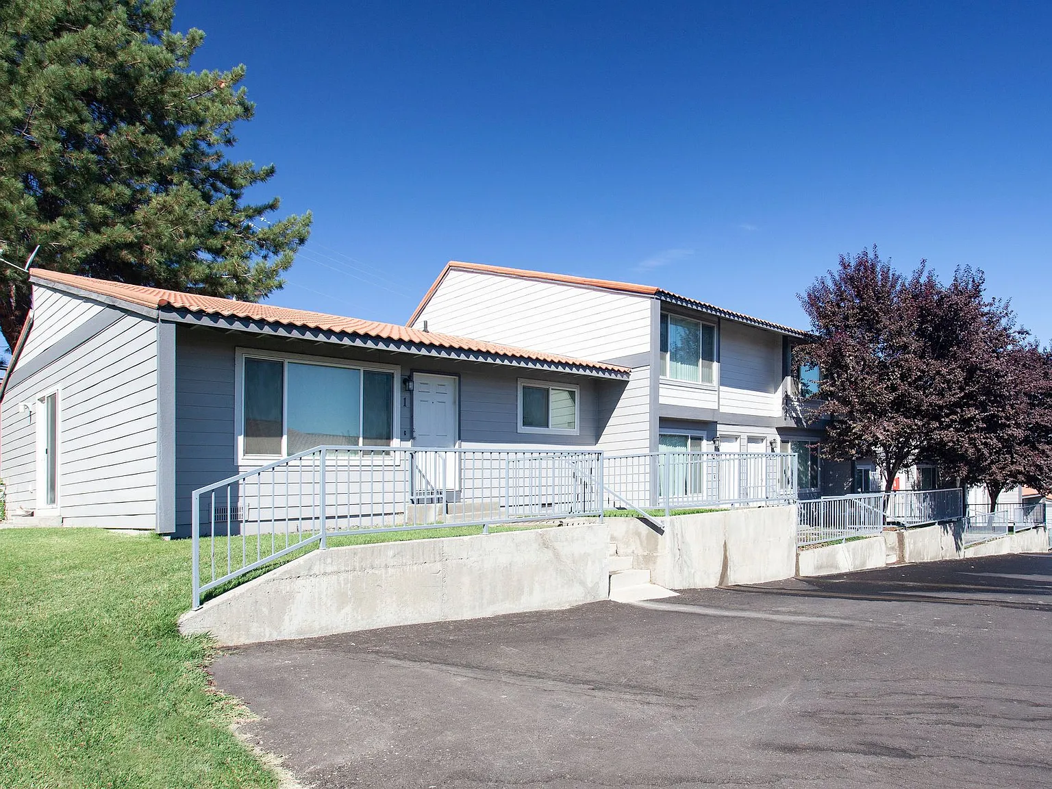 Aspen Hills Apartments — Photo 2