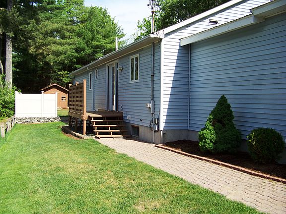 3rd image of 132 Lakeshore Dr