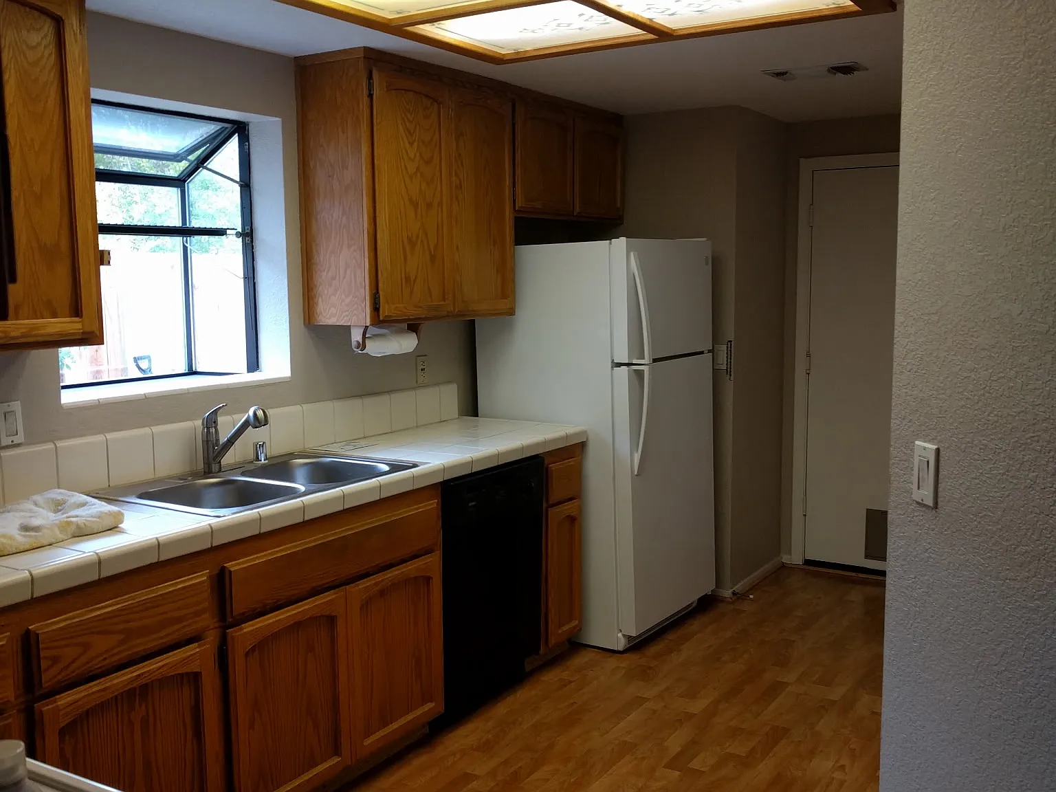 3 bed, 2.5 bath, 1492 sqft, $2,400 — Photo 3