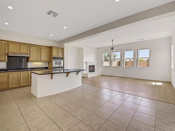 2nd image of 43500 Calle Espada