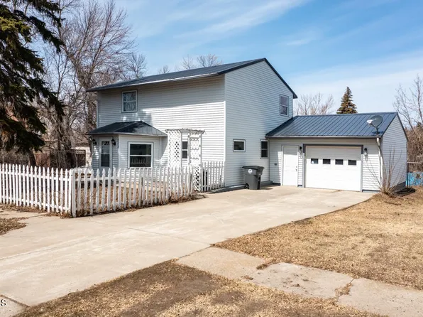 312 Louise Ave, Wilton, ND 58579