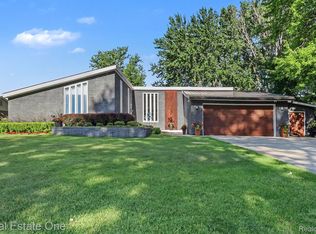 310 Pine Tree Rd, Lake Orion, MI 48362