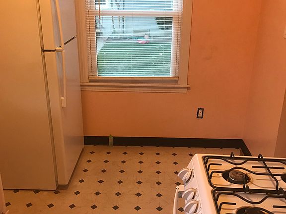4th image of 1345 1/2 Parker Ave