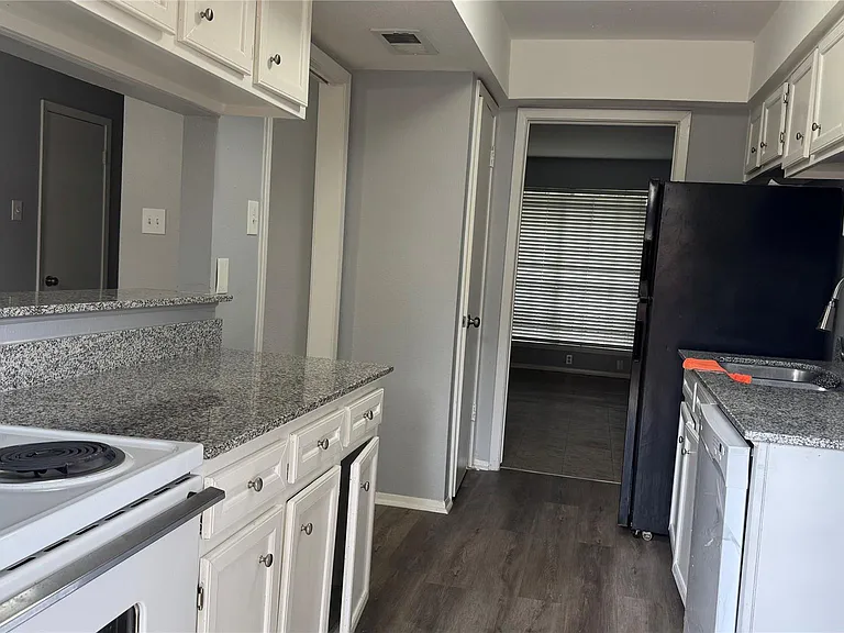 7925 Grove Ridge Dr — Photo 8